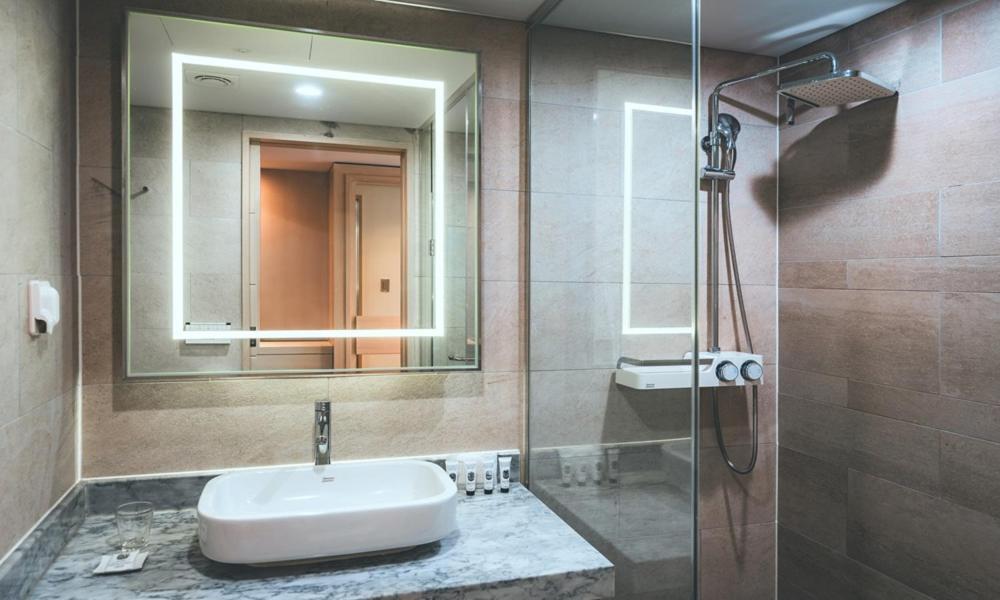 Wonju City Hotel Hyeoksin Exteriör bild