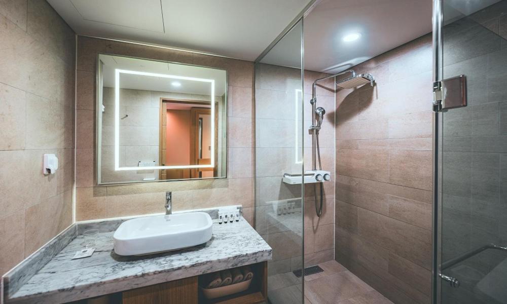 Wonju City Hotel Hyeoksin Exteriör bild